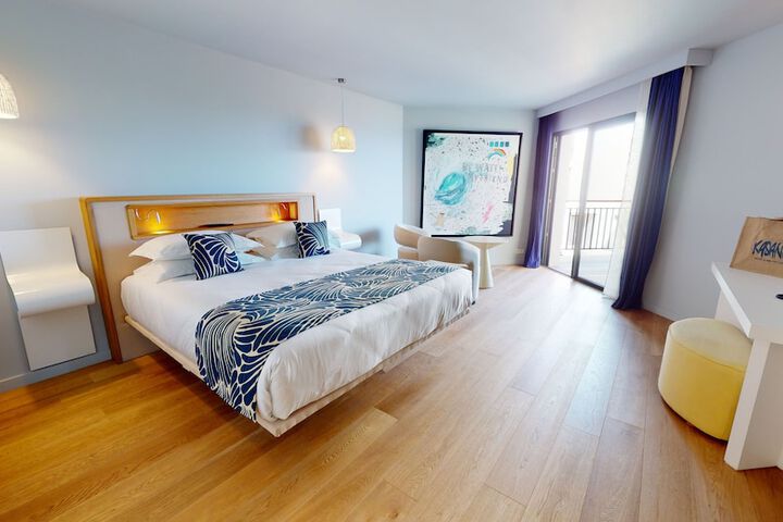 Room 15 of 60
