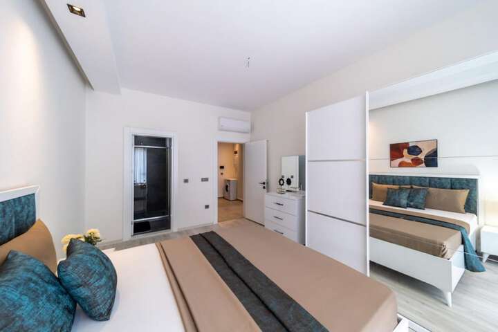 Room 9 of 24