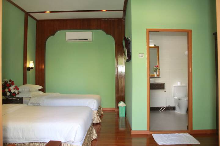 Room 6 of 63