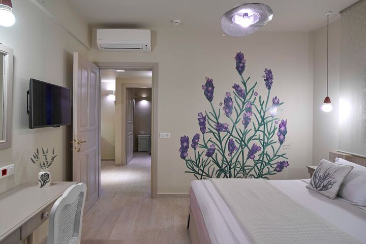 Room 16 of 103