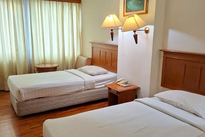 Room 3 of 20