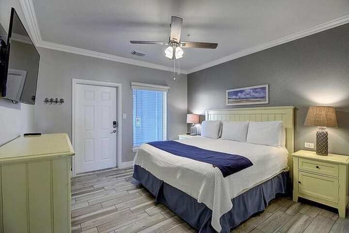 Room 32 of 173