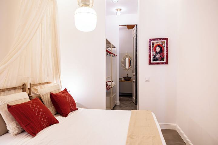 Room 15 of 108