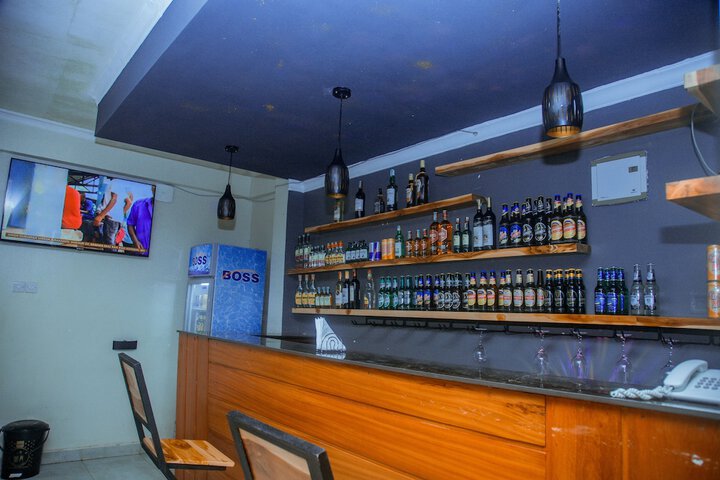 Lounge 58 of 66
