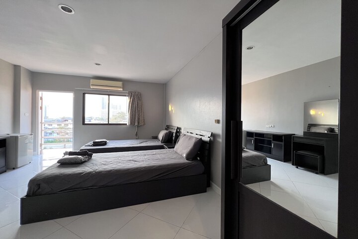 Room 27 of 74