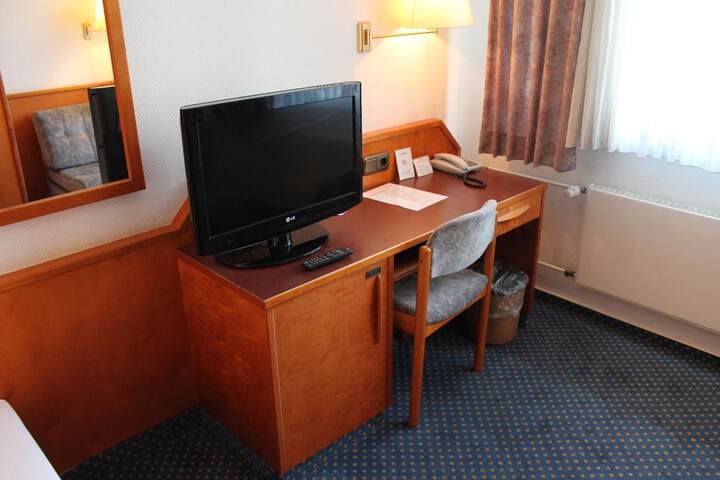 Room 5 of 31