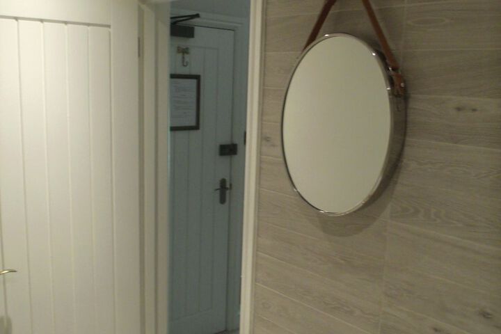 Room 10 of 14