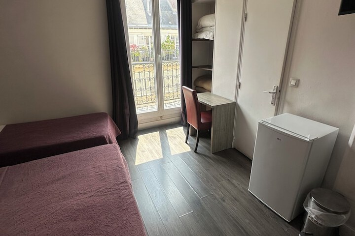 Room 16 of 36