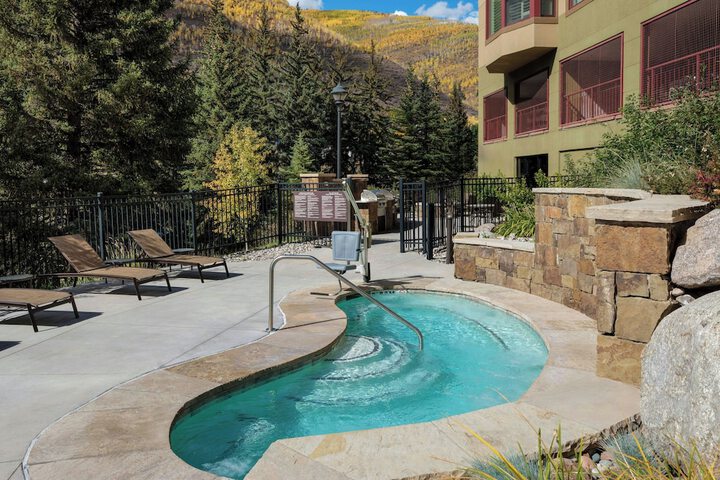 Hotel Pool