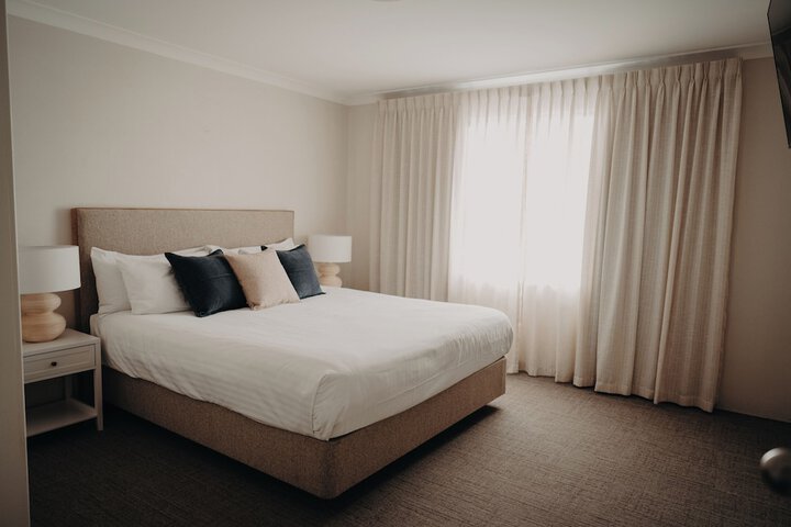 Room 11 of 93