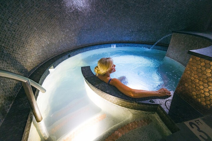 Indoor spa tub
