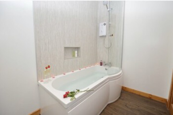 Room 4 of 37