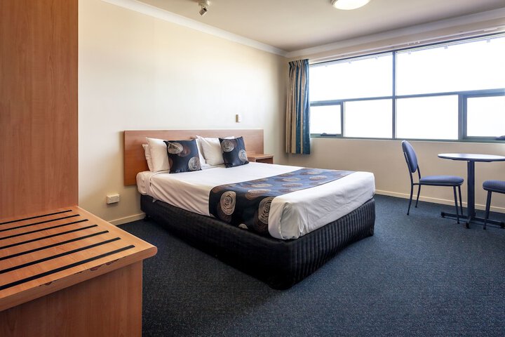 Room 6 of 34