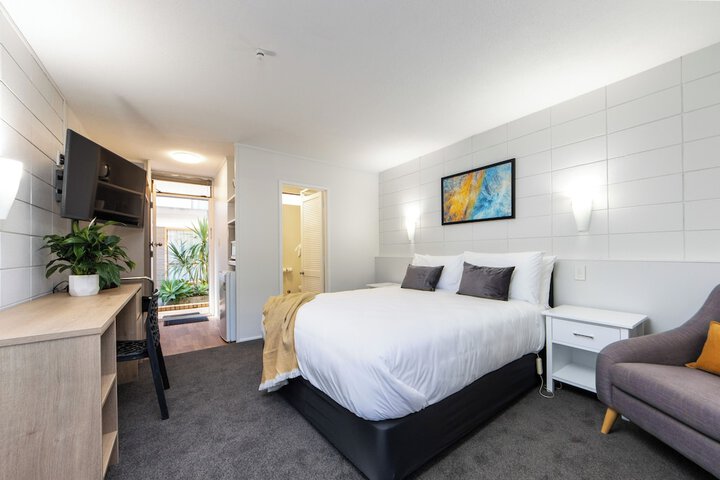 Room 8 of 34