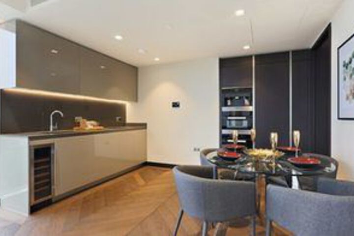 Room 7 of 8