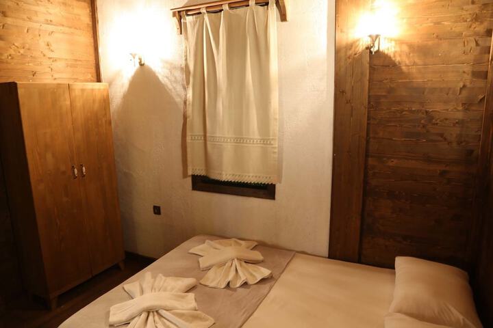 Room 5 of 17