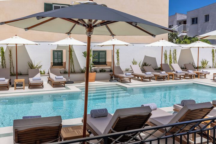 Hotel with Pool