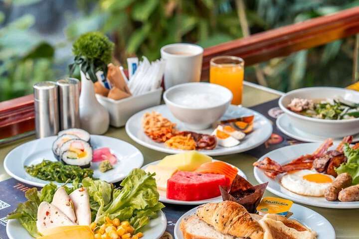 Breakfast/Coffee Service 102 of 141