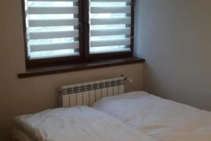 Room 5 of 9