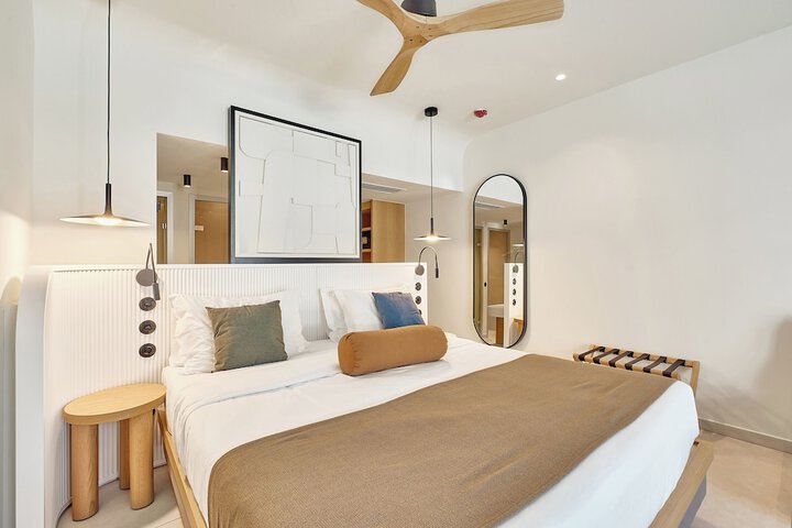 Room 47 of 182
