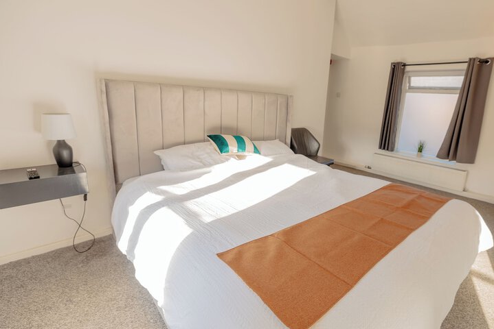 Room 6 of 24
