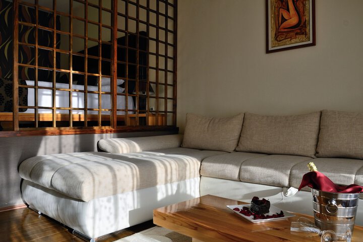 Room 2 of 47