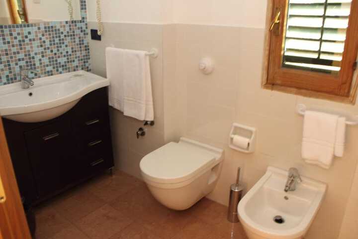 Room 15 of 32
