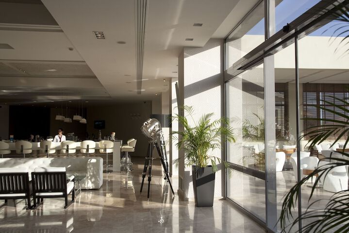 Lounge 123 of 148