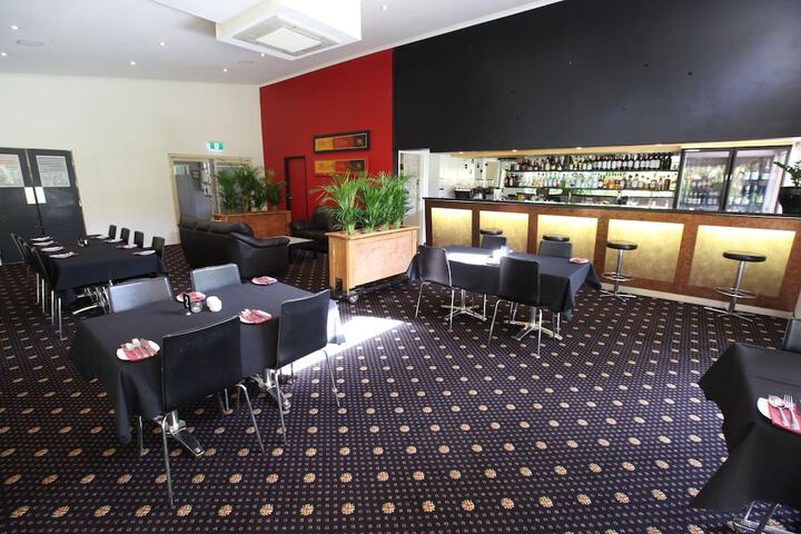 Lounge 56 of 73