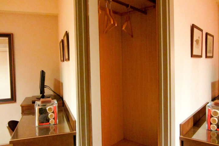 Room 23 of 32