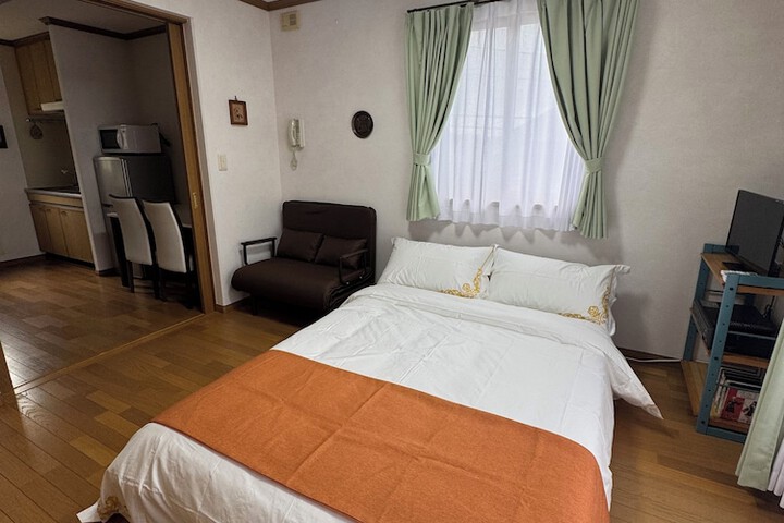 Room 9 of 35