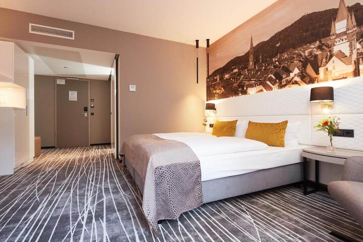Room 10 of 27