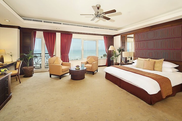 Room 5 of 124