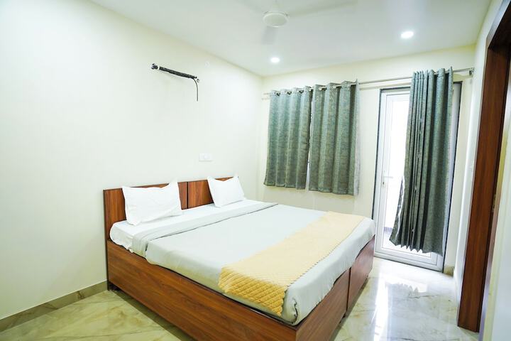Room 45 of 77