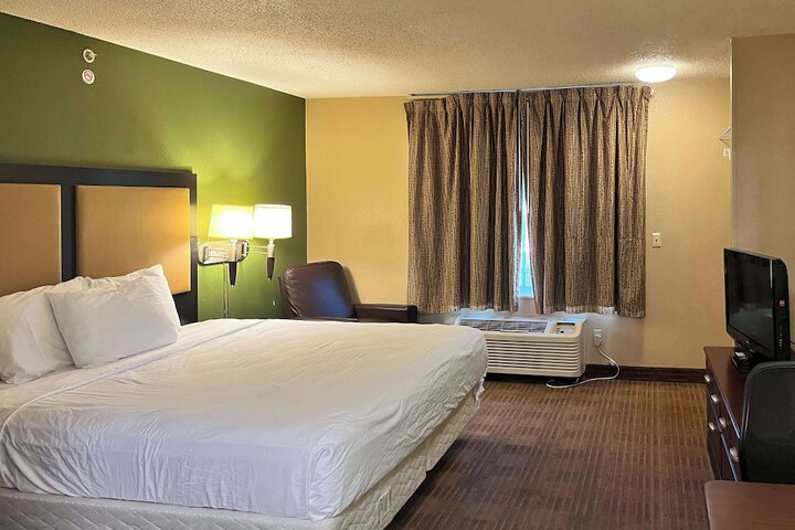 Room 12 of 28