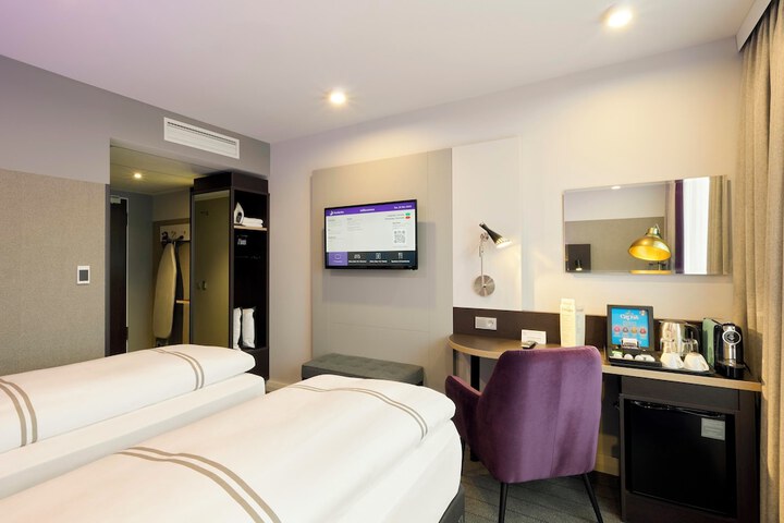Room 10 of 45