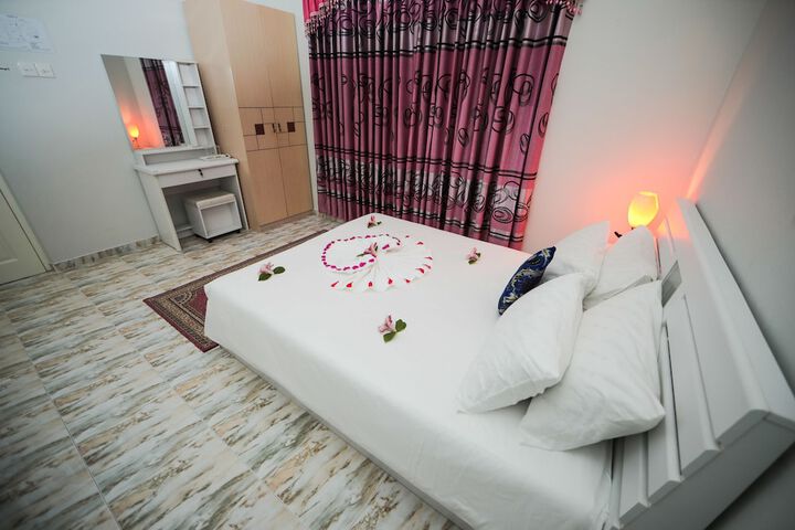 Room 2 of 4