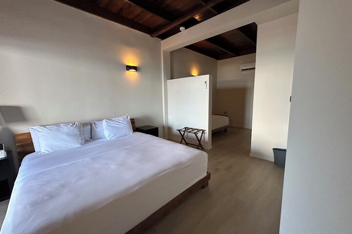 Room 4 of 36