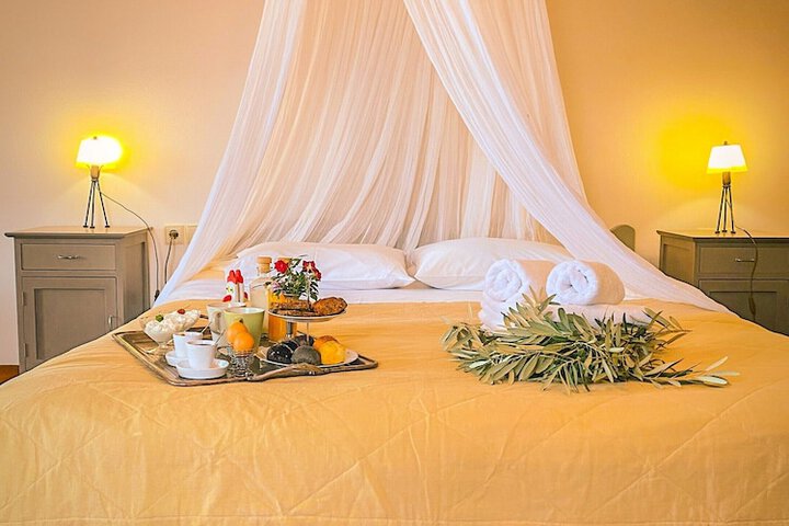 Room 2 of 49