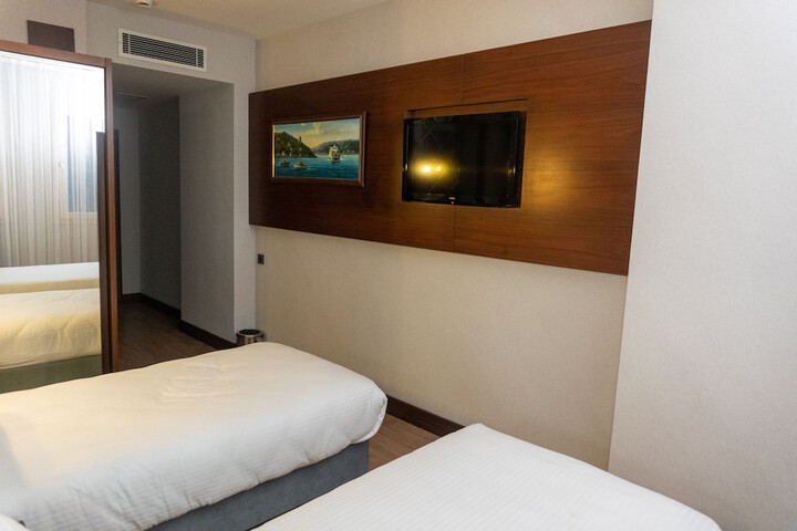 Room 9 of 31