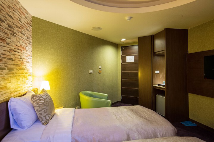 Room 6 of 23