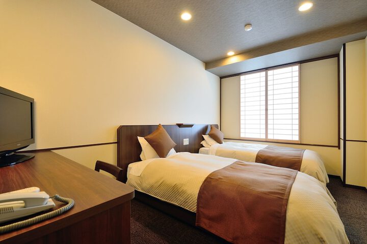 Room 6 of 36