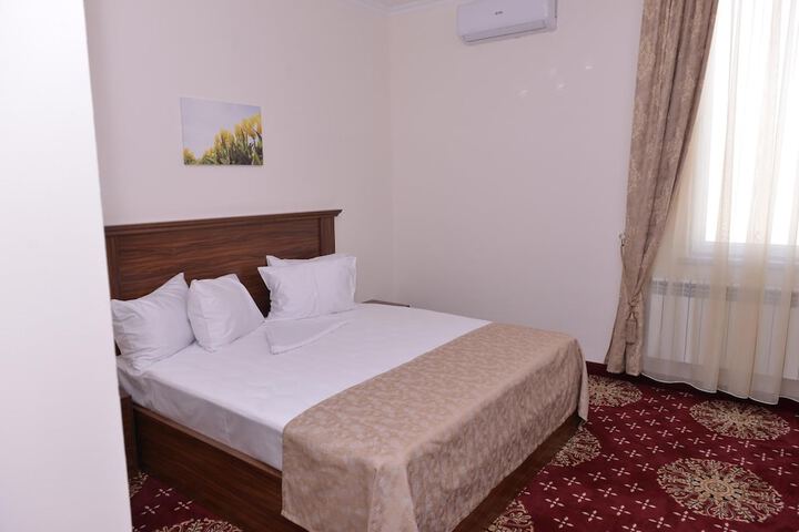 Room 10 of 32
