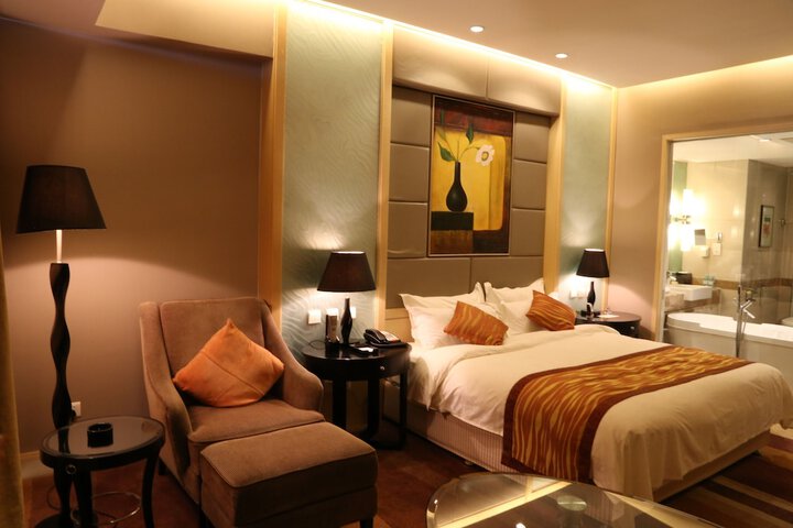 Room 17 of 35
