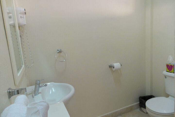 Room 34 of 48
