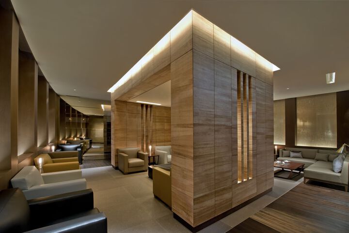 Lounge 93 of 111