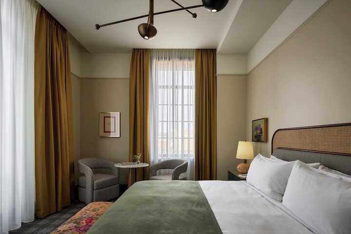 Room 12 of 190
