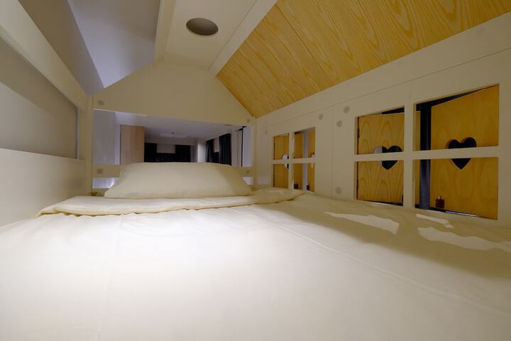 Room 52 of 112