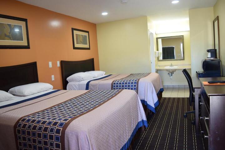 1 Queen Bed (16 of 55)