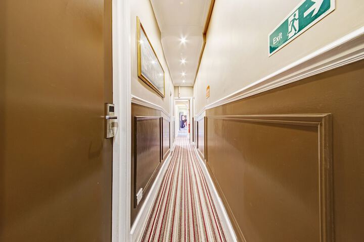 Entrance & Lobby